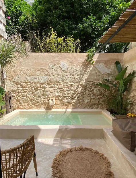 Raised Pools, Kleiner Pool Design, House Pool, Pool Landscape Design, Small Patio Garden, Mini Pool, Small Pool Design, Small Pools, Puglia Italy