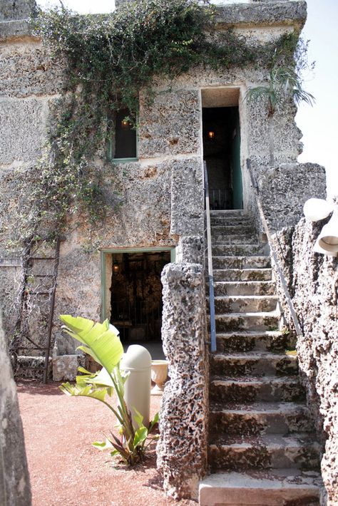 The Coral Castle in Florida is an amazing feat of engineering, although it's not technically a castle — or made out of coral. Coral Castle Florida, Scorpios Mykonos, Dubai Design Week, Coral Castle, Florida City, Stone Architecture, Billy Idol, Sacred Valley, Riga Latvia