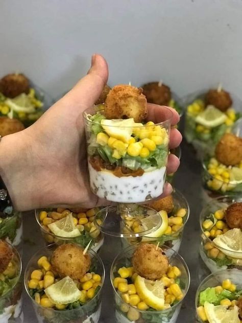 Catering Food Displays, Boat Food Ideas, Decorações Com Comidas, Party Food Buffet, Catering Ideas Food, Lake Food Ideas Summer, Food Ideas Summer, Lake Food Ideas, Summer Corn Salad