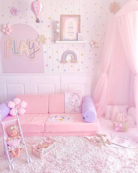 Lineth Gonzalez 💎✨💋🦄🌈💖🌹☄🌟 (@linethglz) • Instagram photos and videos Rainbow Princess Bedroom, Princess Playroom Ideas, Pastel Toddler Girl Room, Cute Desks For Bedrooms, Pastel Toddler Room, Desks For Bedrooms, Unicorn Playroom, Amelie Room, Pastel Rainbow Bedroom