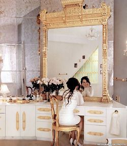 بيوت ملكية, All Is Vanity, Makeup Vanities, Closet Vanity, Huge Mirror, Mirror Photo Frames, Makeup Station, Elegant Interior Design, Vanity Area