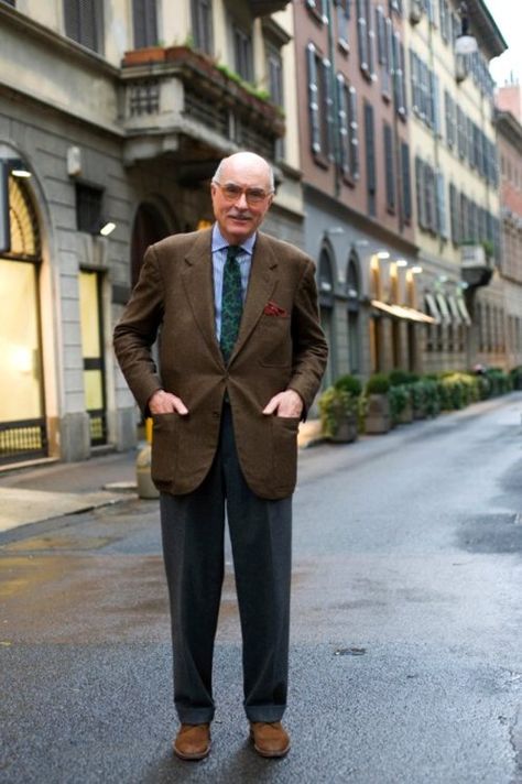 English Gentleman Style, Die Workwear, Luciano Barbera, British Tailoring, Suits And Sneakers, Elegant Dressing, Older Mens Fashion, Italian Fashion Street, The Sartorialist