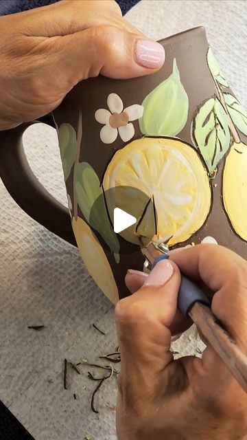 Amy Ruvolo on Instagram: "Switching it up today, doing some carving😉 #carving #scraffito #diamondcoretools #pottery #ceramics #handpaintedmug #handmadepottery #mug #seasonedpottery" Carved Ceramic Mugs, Carved Pottery Ideas, Ceramic Glazing Ideas, Pottery Mugs Ideas, Pottery Carving Ideas, Underglaze Ceramics, Cups Clay, Carving Ceramics, Carving Clay