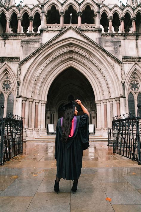 London Graduation, Masters Graduation Pictures, Graduation Photo Shoot, Graduation Inspiration, Graduation Pic Ideas, Grad Photo Ideas, Masters Graduation, College Graduation Photoshoot, Graduation Shoot