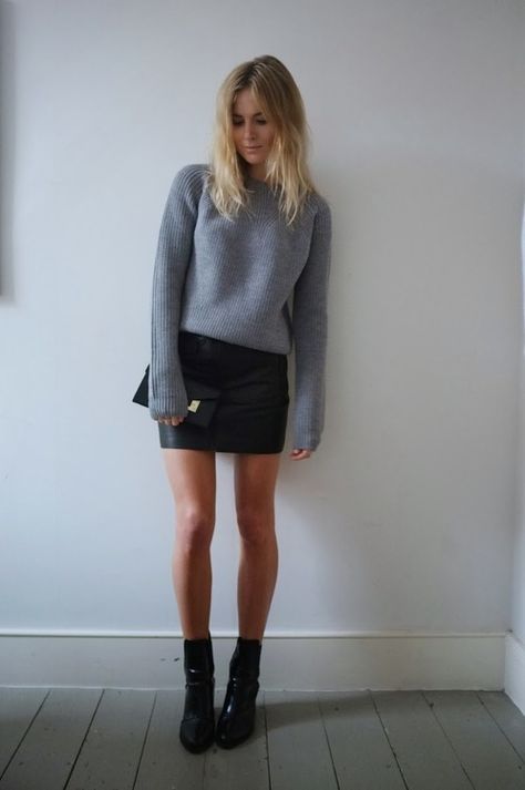 Photo Áo Blu, Fashion Me Now, Black Leather Skirt, Chique Outfits, Mode Casual, Mode Inspo, Looks Style, Mode Inspiration, Black Skirt