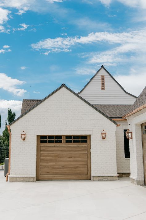 Crimson Oak - Vidor Garage Doors House With Brown Garage Door, Oak Garage Doors, Brown Garage Door, Driftwood Color, Door Games, Wood Garage Doors, Blonde Wood, Parade Of Homes, Window Design