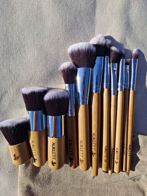 Master your make-up looks with our bamboo make up brushes designed for all uses! Its durable and lightweight qualities make bamboo a great alternative for plastic make up brushes! #makeup #bambooproducts #plasticfree #beauty Bamboo Makeup Brushes, Brushes Makeup, Make Up Brushes, Make Up Looks, Powder Brush, Plastic Free, Makeup Brushes, Makeup Looks, Make Up