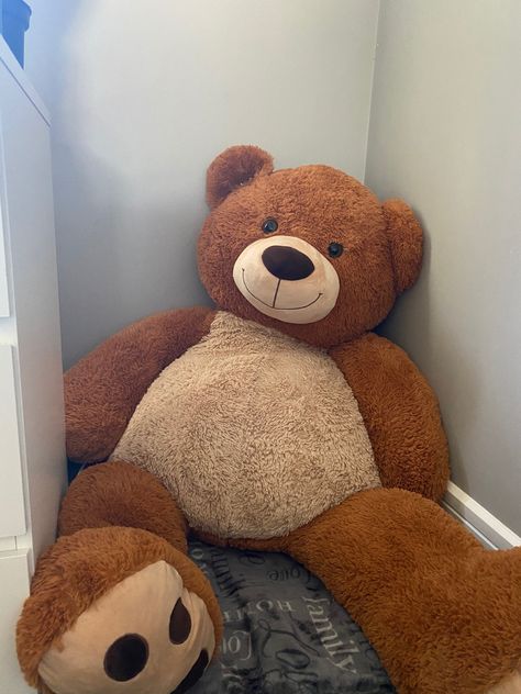 Papa bear teddy bear 6ft big dude Cute Big Teddy Bears, Big Bear Plushies, Boneka Teddy Bear Big, 6ft Teddy Bear, Big Bear Plush, Huge Teddy Bear In Room, Giant Teddy Bear Aesthetic, Big Teddy Bear In Bedroom, Big Teddy Bear Aesthetic