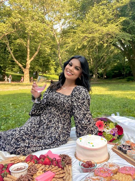 Picnic Outfit Ideas, Picnic Date Outfits, Chic Picnic, Outfit Ideas Black Women, Picnic Fashion, Picnic Date Food, Picnic Photo Shoot, Picnic Pictures, Picnic Planning