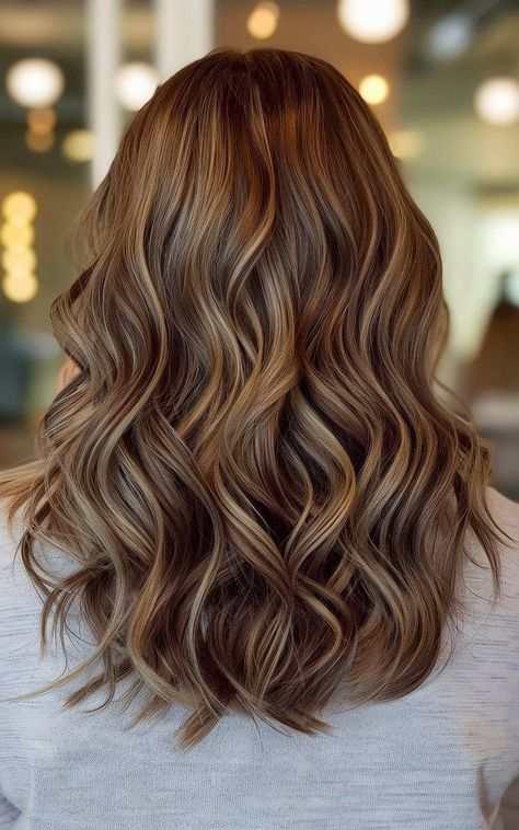 Back view of soft, wavy curls on medium-length brown hair with highlights. Medium Hair Length Curls, Curled Hair For Medium Hair, Curled Hairstyles Medium Hair, Curled Hair Mid Length, Loose Curls For Medium Length Hair, Curled Mid Length Hair, Curls On Medium Hair, Soft Waves Hairstyle, Medium Hair Curled