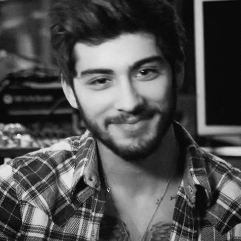 Smile GIF - One Direction 1D Zayn Malik - Discover & Share GIFs Zayn Malik Smiling, Zayn Gif, Hairstyles Zayn, Zayn Malik Photoshoot, Zayn Malik Wallpaper, Zayn Malik Hairstyle, Zayn Malik Style, She Belongs To Me, Zayn Malik Photos