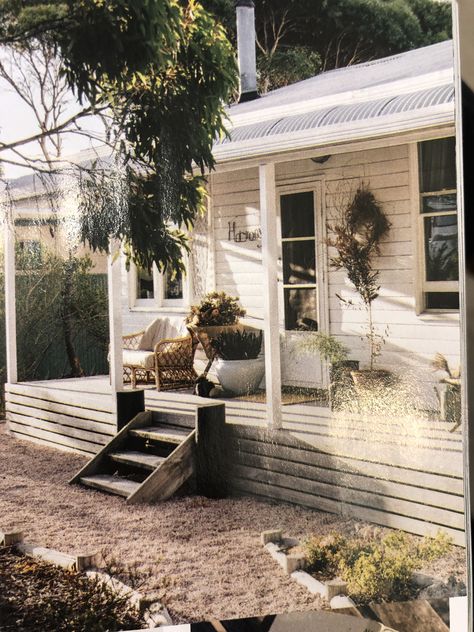 Cottage Entrance, Swedish Summer House, Mission Style Homes, Outdoor Paving, Coastal Hamptons, Outdoor Baths, Seaside Cottage, Beach Shack, Beach House Design