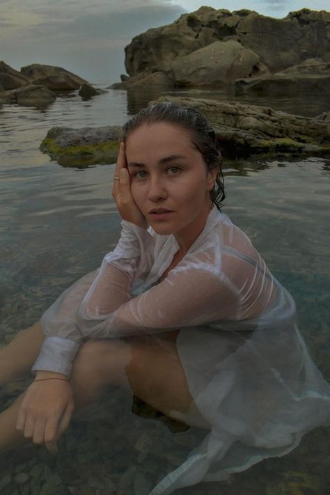 Wet Beach Photoshoot, Dress In Water Photoshoot, Wet Photo Shoot Ideas, Poses In Water, Water Photoshoot Ideas, In Water Photoshoot, Water Photoshoot, Lake Photoshoot, Beach Photo Session