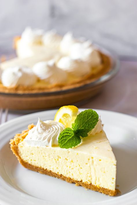 Creamy Lemon Pie, Lemon Chiffon Pie, Chiffon Pie, Lemon Pie Recipe, Pie Easy, Spring Recipe, Lemon Dessert Recipes, Lemon Chiffon, Lemon Filling