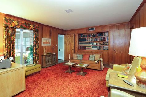 1954 Texas time capsule house - interior design perfection - 26 photos - Retro Renovation 1950s House Interior, 50s Living Room, 50s Interior Design, 1950s Interior Design, 1960s Interior Design, 1960s Living Room, 1950s Living Room, Time Capsule House, 50s Interior