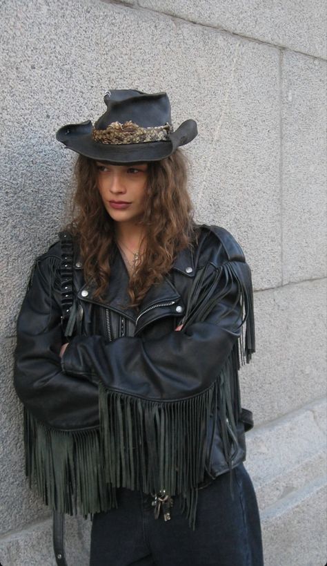 #cowboy #grunge #instagram #dark #black by hair pattern #blackandwhite Grunge Country Aesthetic, Goth Western Aesthetic, Grunge Cowgirl Outfits, Western Gothic Fashion, Black Cowgirl Outfit, Southern Gothic Fashion, Gothic Cowboy, Grunge Cowgirl, Gothic Cowgirl