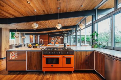 A 1962 Post-And-Beam Home Is Updated For Modern Living - Mid Century Home Post And Beam Home, Mid Century Home, Solana Beach, Century Home, Mid Century Modern Kitchen, Mid Century Kitchen, Post And Beam, Mid Century Modern House, Design Lab