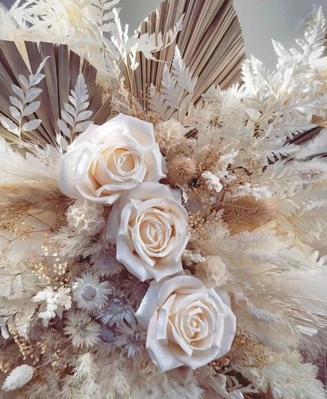 White Flowers With Pampas, Boho Wedding Florals, Event Backdrops, Decor Engagement, Random Products, Backdrop Decor, Shower Backdrop, Dried Florals, Nail Room