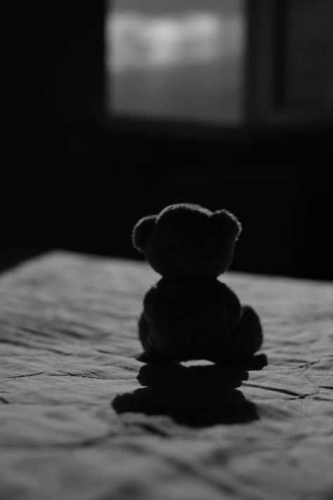 Black Teddy Bear Aesthetic, Teddy Dp, Black Teddy Bear Wallpaper, Teddy Bear Dp, Teddy Bear Photography, Breakup Dp Photo, Books And Pens Photography, Bear Instagram, Cute Teddy Bear Pics