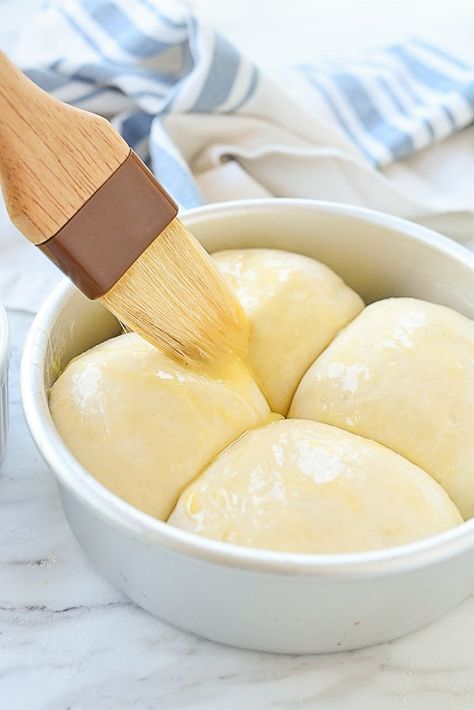 These light and fluffy small batch dinner rolls are the perfect addition to any meal and you only need to make four rolls instead of two dozen! Small Batch Yeast Dinner Rolls, Small Batch Yeast Rolls, Small Batch Rolls, Small Batch Dinner Rolls, Quick Dinner Rolls Recipe, Small Batch Dinner, Quick Dinner Rolls, Dinner Roll Recipe, Batch Meals