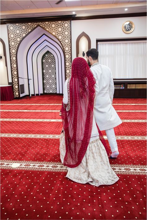 Nikkah In Masjid, Nikah In Madina, Nikah Masjid, Nikaah Aesthetics, Muslim Couple Dp, Nikkah Pics, Nikkah Couple, Masjid Nikkah, Nikkah Pictures