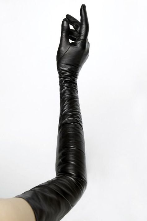 FinDomme Leather Gloves Women, Yennefer Of Vengerberg, Gloves Fashion, Selina Kyle, Stephane Rolland, Opera Gloves, Black Leather Gloves, Long Gloves, Dieselpunk