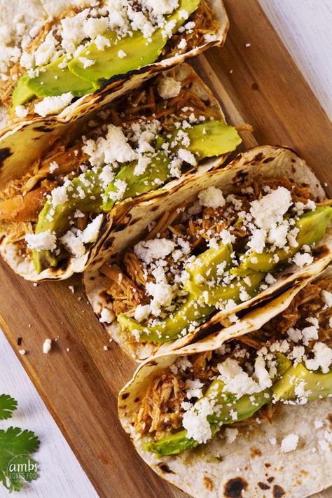 Rotisserie Chicken Salsa Verde, Chili Verde Chicken Tacos, Tomatillo Chicken Tacos, Pollo Verde Recipes, Salsa Verde Recipe Meals, Green Chicken Tacos, Green Chili Chicken Tacos, Chicken Verde Tacos, Salsa Verde Tacos