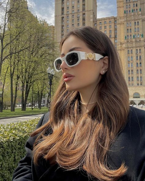 Versace Sunglasses Women, Trendy Glasses, Versace Glasses, Vintage Versace, Versace Sunglasses, Old Money Style, Rich Girl, Mirrored Sunglasses Women, Piano Music