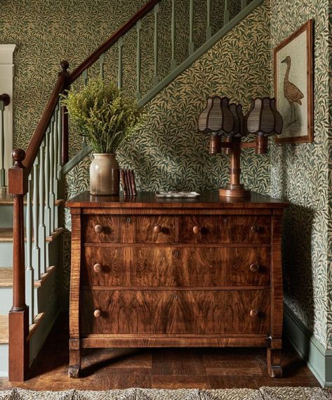 Wallpaper Stairwell, Becca Interiors, William Morris Interior, Wallpapered Entryway, William Morris Wallpaper, Morris Wallpapers, House Vibes, 아파트 인테리어, Green Interiors