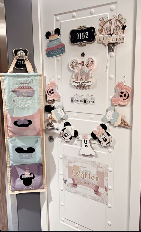 Disney World Hotel Door Decorations, Disney Cruise Door Decorations Ideas, Disney Cruise Rooms, Cabin Door Decorations, Cruise Door Decorations, Disney Cruise Door Decorations, Cruise Rooms, Disney Craft, Disney Cruise Door