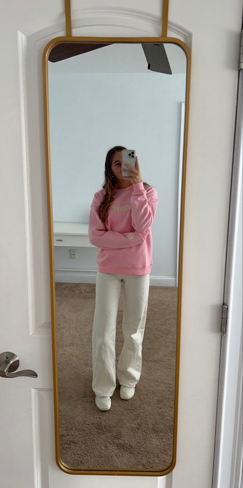 Pink sweatshirt cream pants mirror pic Pink Nike Sweatshirt Outfit, Essential Crewneck Outfit, Pink Crew Neck Outfit, Cream Sweatshirt Outfit, Pink Hoodie Sweats For Fall, Sweatpants Sweatshirt Outfit, Pink Winter Sweatshirt For Everyday, Pink Cozy Fit Casual Sweatshirt, Pink Crewneck Outfit