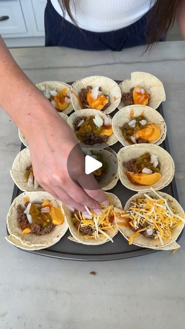 Tacos Ideas Parties, Taco Presentation Ideas, Taco Tuesday Alternatives, Fun Taco Recipes, Easy Taco Tuesday Recipes, Taco Variations, Taco Tuesday Ideas, Taco Pizza Recipes, Taco Tuesday Recipes