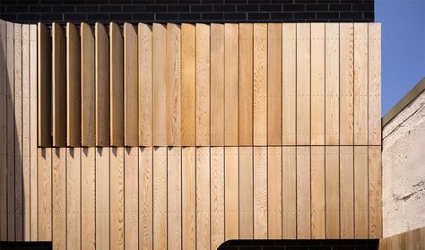 Revestimento de madeira Larch Cladding, Wood Facade, Timber Screens, Wooden Facade, Glazed Brick, Brick Art, Facade Cladding, Timber Walls, Wood Architecture