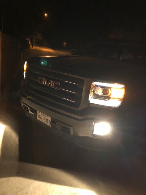 Gmc Trucks Aesthetic, Trucks Takuache, Narco Lifestyle Wallpaper, Friends Party Night, Gmc Sierra Dropped, Golden Wallpaper, Lifted Chevy Trucks With Led Lights, Fake Life, Alcohol Party