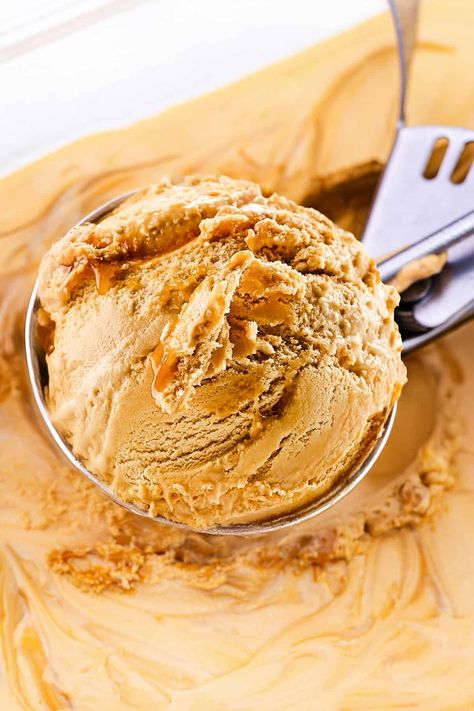 Caramel Ice Cream Recipe, Easy Salted Caramel, Ice Cream Salt, Homemade Salted Caramel, Salted Caramel Ice Cream, British Desserts, Chilled Desserts, Ice Cream Mixture, Caramel Ice Cream