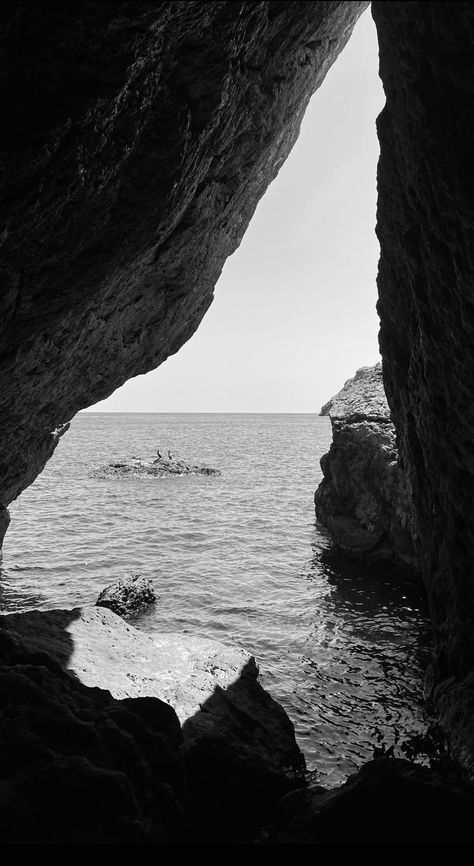 Black And White Coastal Photography, Black White Asthetics Photos, Black And White Aesthetic Nature, Black And White Images Aesthetic, Black And White Summer Aesthetic, Depth Aesthetic, Black And White Music Posters, Aesthetic Black And White Pictures, White And Black Pictures