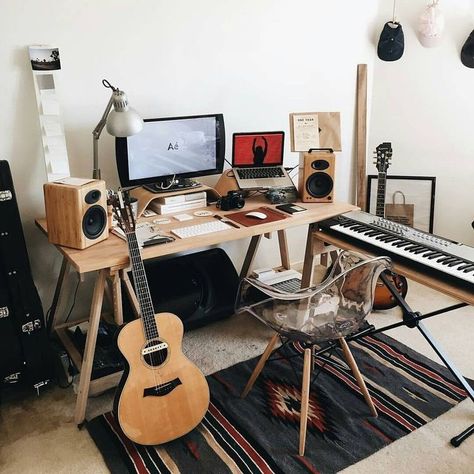 Home Studio Design, Music Room Design, Music Bedroom, Home Studio Ideas, Home Music Rooms, Music Corner, Guitar Room, Recording Studio Home, Home Studio Setup