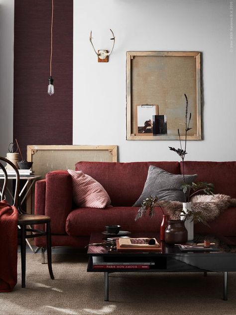 Decorating a neutral living room, with a burgundy couch Burgundy Couch, Dreamy Living Room, Gravity Home, Ikea Living Room, Red Sofa, Neutral Living Room, Bohemian Living, A Living Room, Dream Decor