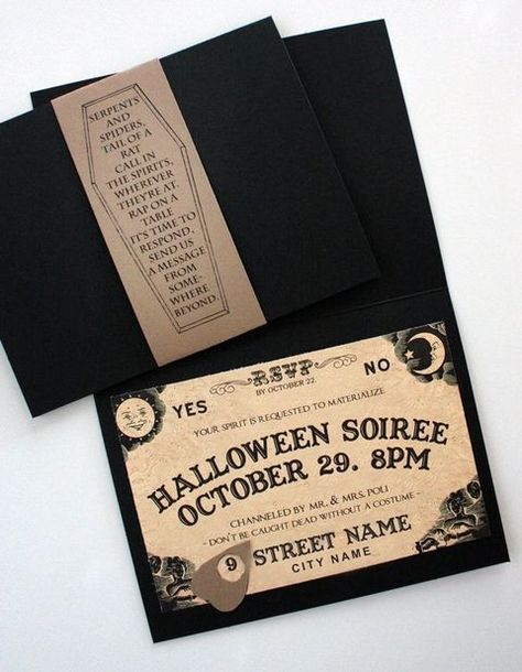 Halloween Invitaciones, Happy Halloween Banner, Halloween Themed Wedding, Carte Halloween, Spirit Board, Halloween Tattoo, Halloween Tags, Halloween Party Invitations, Theme Halloween