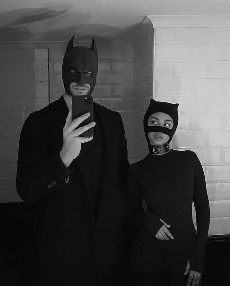 Batman And Catwoman Costumes, Selina Kyle Catwoman, Us Against The World, Halloween Costumes 2022, Batman Costume, Couples Halloween Outfits, Cute Couple Halloween Costumes, Batman And Catwoman, Selina Kyle