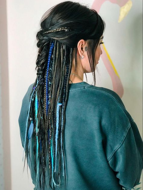 Synthetic Dreads Hairstyles, Partial Dreads, Hairstyles Beach, Dreadlock Styles, Hippie Hair, Synthetic Dreads, Dread Hairstyles, Beach Hairstyles, Hair Wraps