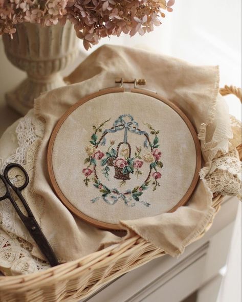 Stitching Aesthetic, Fairytale Embroidery, Cross Stitch Aesthetic, Stitch Aesthetic, Beautiful Tattoos For Women, Embroidery Stitch, Cross Stitch Finishing, Hand Embroidery Projects, Cute Embroidery