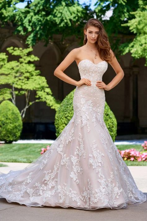 Blush wedding dress idea - fit-and-flare, lace wedding dress with blush underlay and strapless neckline. Style 118272 Fermata by Martin Thornburg.  Find more #weddingdress inspo from Mon Cheri on WeddingWire! Tulle Gowns, Wedding Dresses Mermaid Sweetheart, Martin Thornburg, Wedding Blush, Wedding Dresses Mermaid, Blush Wedding Dress, Mermaid Sweetheart, Trumpet Wedding Dress, Dress Idea