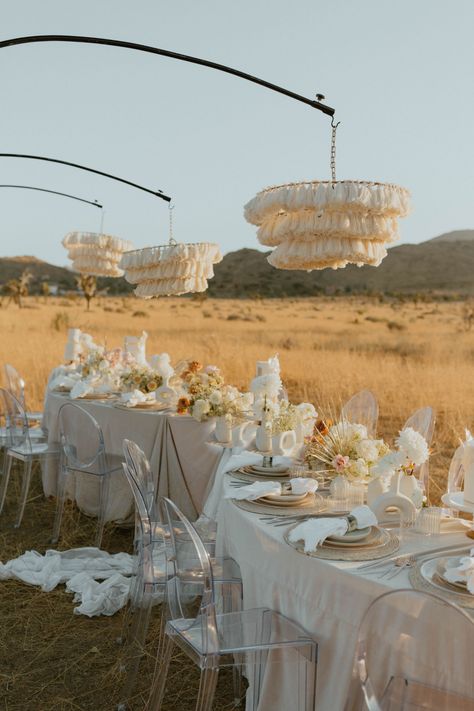 Desert Wedding Ideas, Desert Ranch, Tree Wedding Ceremony, Texture Wedding, Wedding Ceremony Setup, Ranch Design, Joshua Tree Wedding, Neutral Wedding Colors, Table Set Up