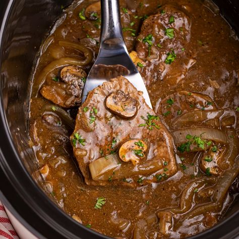 Slow Cooker Round Steak and Gravy - My Incredible Recipes Braised Eye Of Round Steak, Crock Pot Round Steak And Gravy, Bottom Round Steak Crockpot Recipes, Ribeye Steak Slow Cooker Recipes, Slow Cooker Top Round Steak, Crockpot Tenderized Round Steak, Strip Steak Crockpot Recipes, Top Round Steak Crockpot Recipes, Round Steak Recipes Crock Pot Crockpot