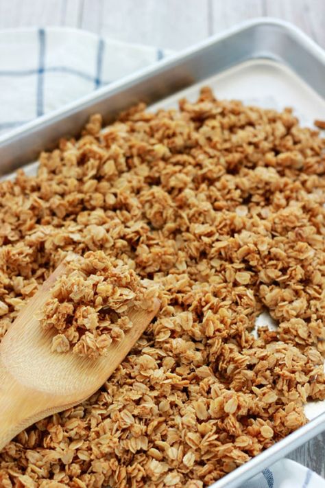 Vanilla Granola Recipe Healthy, Homemade Vanilla Granola, Gronala Recipes Easy, Homeade Granola, Vanilla Granola Recipe, Natural Granola, Vanilla Granola, Easy Granola Recipe, Homemade Granola Recipe