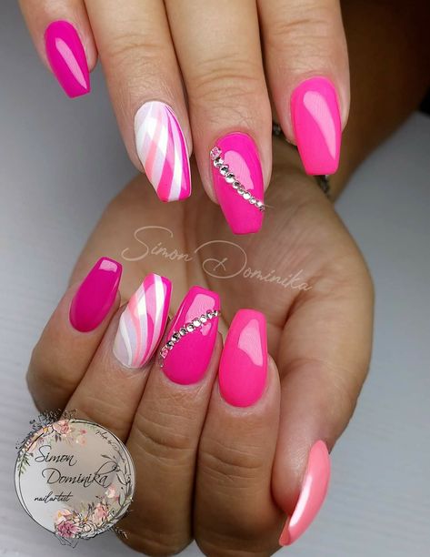 Fushia Pink Nails With Design, Sparkly Gel Nail Designs, Short Biab Nail Designs Summer, Fushia Nail Ideas, Fushia Nails Ideas, Fushia Nails Design, Elegant Spring Nail Art, Fuscia Nails Design, Fucsia Nails Design