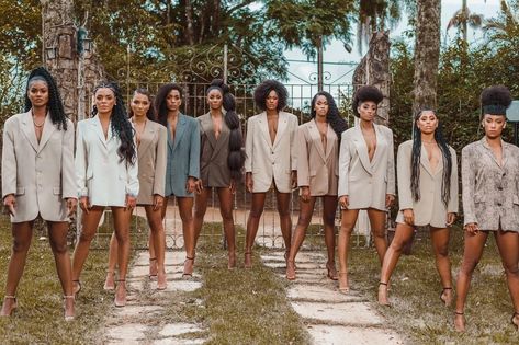 Color Coordinated Outfits Friends, Best Protective Styles, Cp Photo, Girlfriends Photoshoot, Sorority Photoshoot, Group Photoshoot, Natural Girls, Friendship Photoshoot, Group Photography Poses