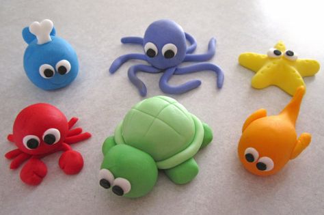 Sea Creature Cupcake Toppers 1 Dozen by sweetenyourday on Etsy Ocean Cupcakes, Iced Cupcakes, Sea Cupcakes, Crea Fimo, Ocean Cakes, Animals Sea, Sea Cakes, Fondant Animals, Fondant Cake Toppers