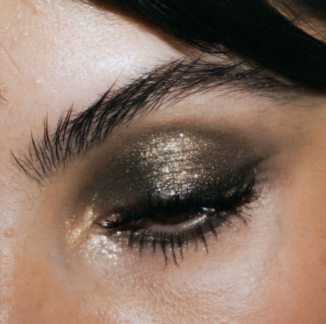 Hazel Gray Eyes, 2000s Smokey Eye, New Years Makeup Ideas Glitter, Disco Makeup 1970s Glitter, Smokey Eye For Green Eyes, Makeup For Silver Dress, New Year’s Eve Makeup Look, Sparkly Smokey Eye, Nye Eye Makeup